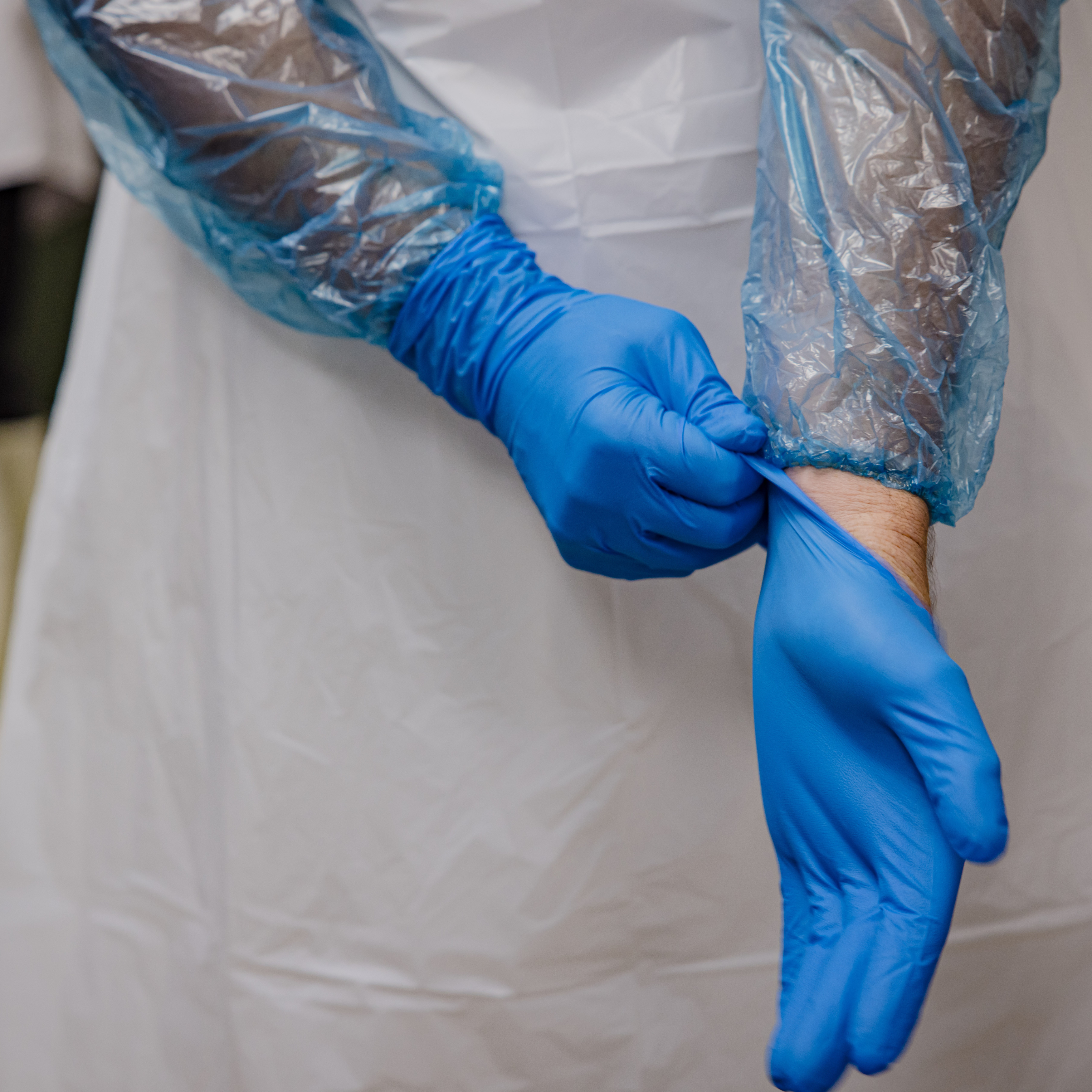 Nitrile long cuff gloves